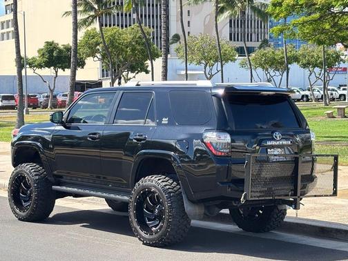 Midnight Black Metallic 2017 Toyota 4Runner SR5