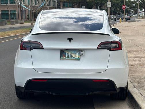 Pearl White Multi-Coat 2021 Tesla Model Y Standard Range Rear-Wheel Drive