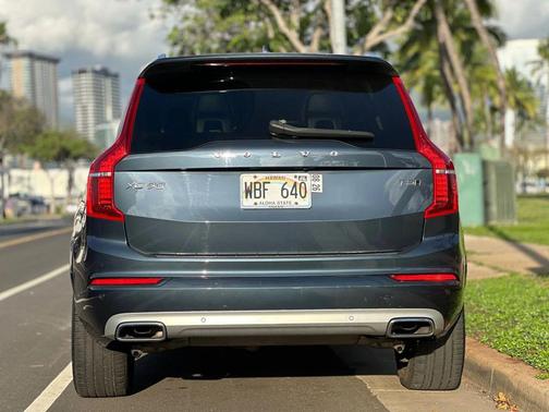 2020 Volvo XC90 T5 Momentum