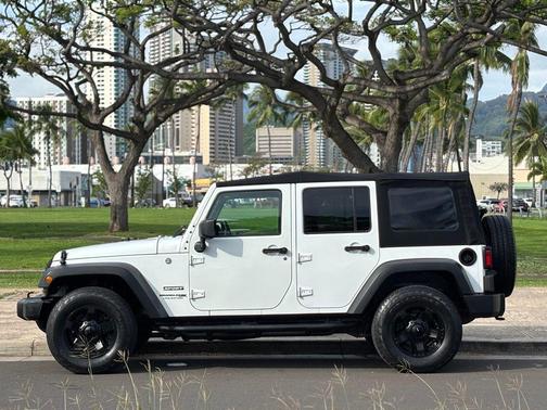 Bright White Clearcoat 2018 Jeep Wrangler JK Unlimited Sport
