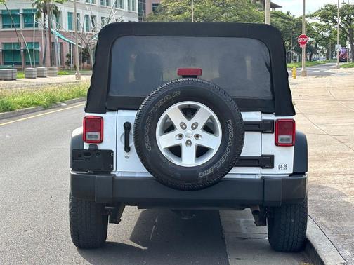 Bright White Clearcoat 2018 Jeep Wrangler JK Unlimited Sport