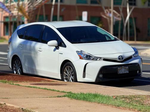2016 Toyota Prius v Three