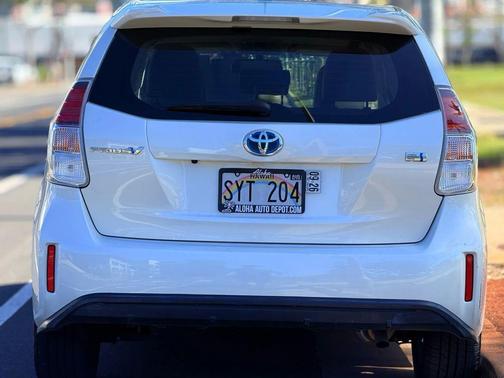 2016 Toyota Prius v Three