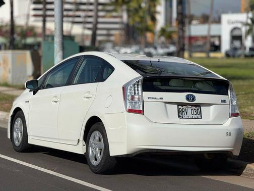 Super White 2011 Toyota Prius III