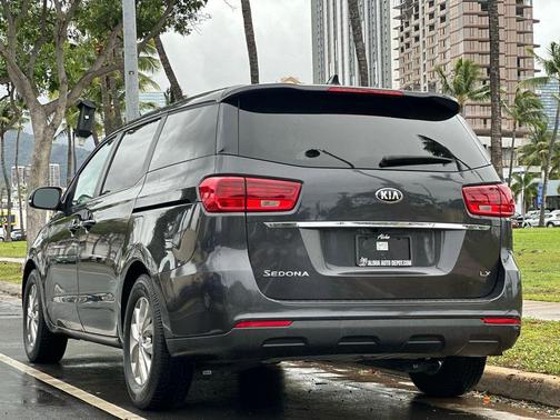 2021 Kia Sedona LX