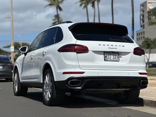 2018 Porsche Cayenne Platinum Edition