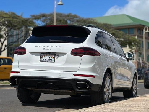 2018 Porsche Cayenne Platinum Edition