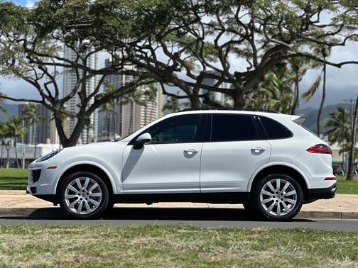 2018 Porsche Cayenne Platinum Edition