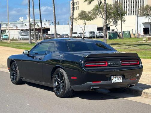 2016 Dodge Challenger SXT