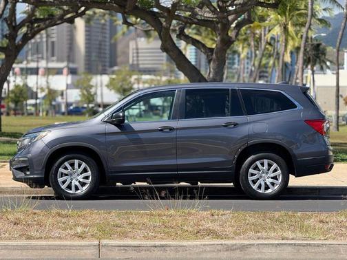 Modern Steel Metallic 2019 Honda Pilot LX