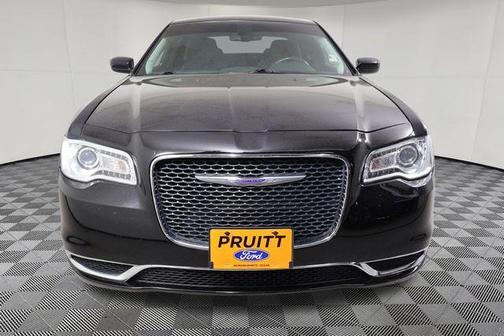 Gloss Black 2019 Chrysler 300 Touring
