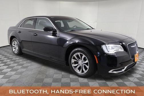 Gloss Black 2019 Chrysler 300 Touring