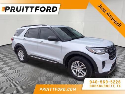 Space White Metallic 2025 Ford Explorer Active