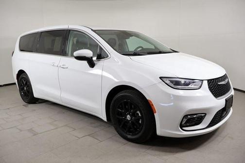 2023 Chrysler Pacifica Touring-L