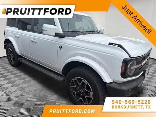 Oxford White 2023 Ford Bronco Outer Banks