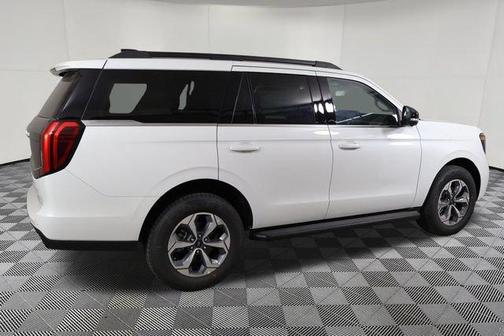 White 2027 Ford Expedition ACTIVE