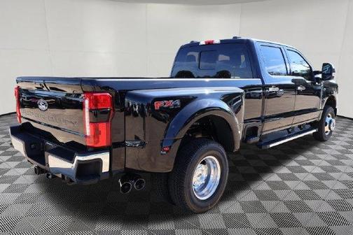 Agate Black 2027 Ford F-350 Lariat Super Duty