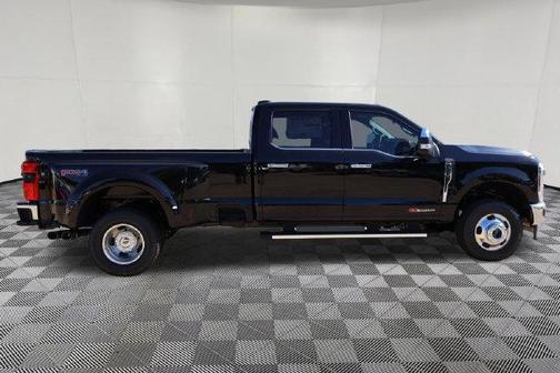Agate Black 2027 Ford F-350 Lariat Super Duty