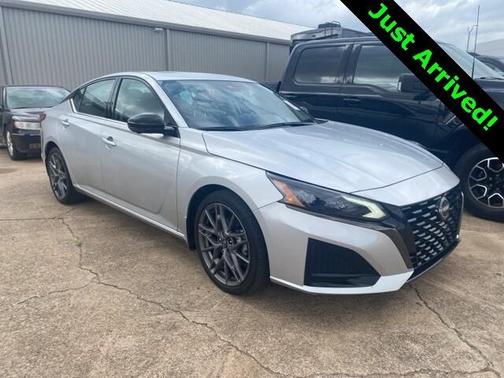 2023 Nissan Altima 2.0 SR