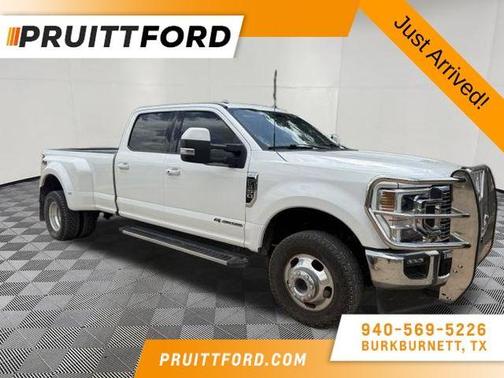 White Metallic 2022 Ford F-350 Lariat Super Duty