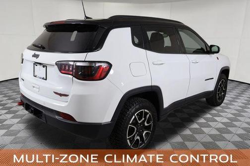 Bright White Clearcoat 2025 Jeep Compass Trailhawk