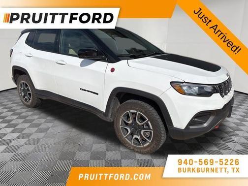 Bright White Clearcoat 2025 Jeep Compass Trailhawk
