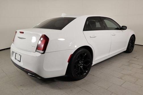 2018 Chrysler 300 Touring