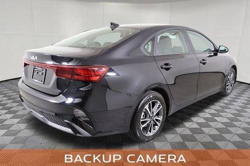 Aurora Black Pearl 2024 Kia Forte LXS