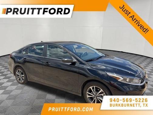 Aurora Black Pearl 2024 Kia Forte LXS