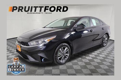 Aurora Black Pearl 2024 Kia Forte LXS