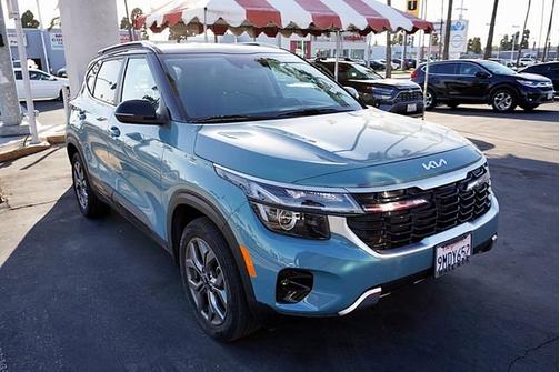 Pluton Blue/Black Roof 2024 Kia Seltos S