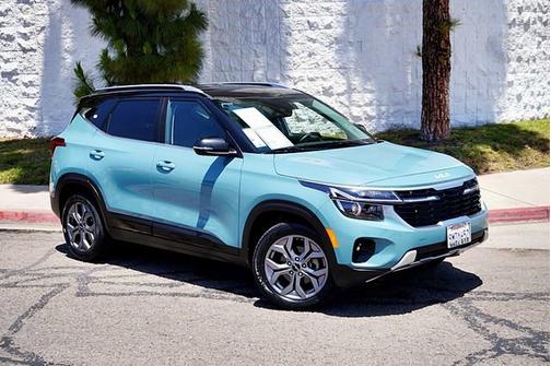 Pluton Blue/Black Roof 2024 Kia Seltos S SUV