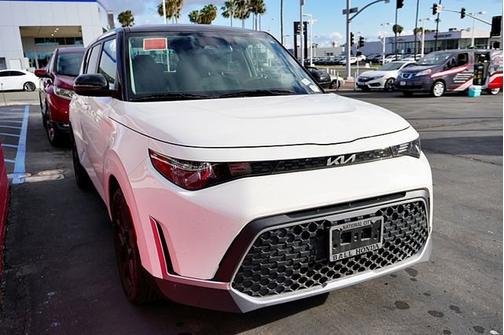 Clear White w/Black Roof 2023 Kia Soul S