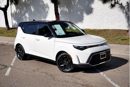 Clear White w/Black Roof 2023 Kia Soul S