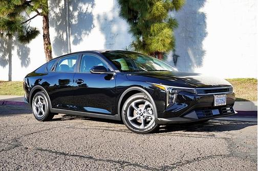 Aurora Black Pearl 2025 Kia K4 LXS