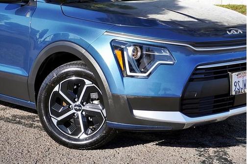 Mineral Blue 2025 Kia Niro EX