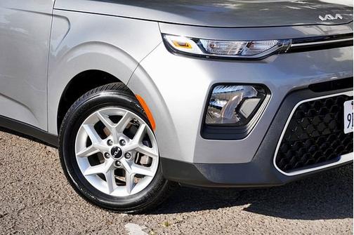 Steel Gray 2022 Kia Soul LX