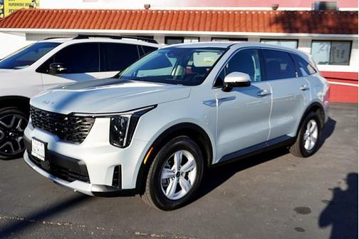 Ivory Silver 2026 Kia Sorento LX