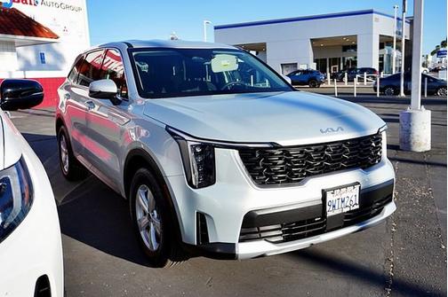 Ivory Silver 2026 Kia Sorento LX