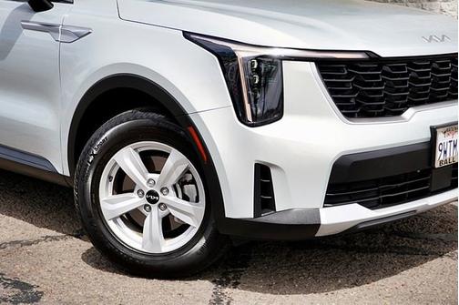 Ivory Silver 2026 Kia Sorento LX