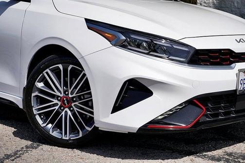 Snow White Pearl 2022 Kia Forte GT