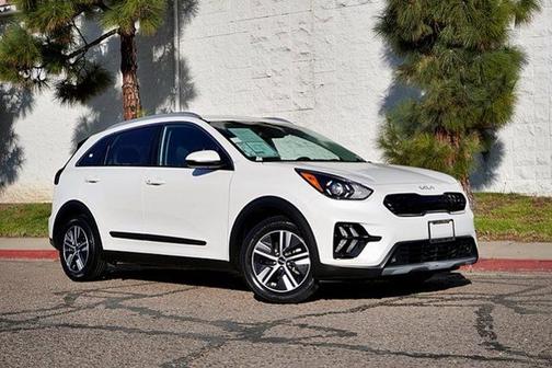 Snow White Pearl 2022 Kia Niro LXS