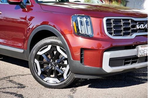 Dawning Red 2023 Kia Telluride S