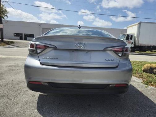 2016 Hyundai SONATA Hybrid SE