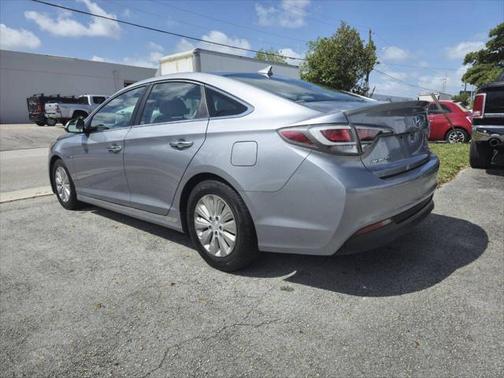 2016 Hyundai SONATA Hybrid SE