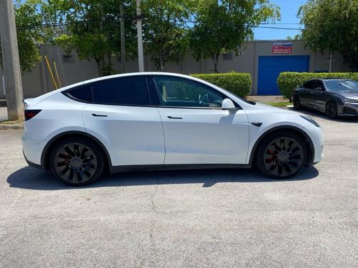 2022 Tesla Model Y Performance Dual Motor All-Wheel Drive