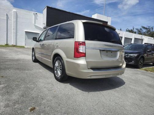 2014 Chrysler Town & Country Touring-L
