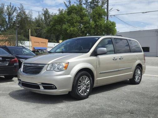 2014 Chrysler Town & Country Touring-L