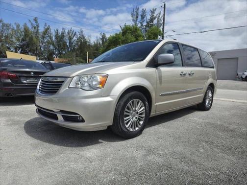 2014 Chrysler Town & Country Touring-L