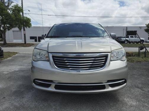2014 Chrysler Town & Country Touring-L
